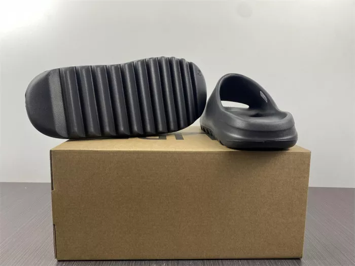 Rep TBK Adidas Yeezy Slide Onyx HQ6448 0117